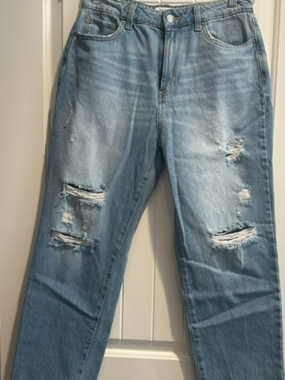 EUC Zenana Distressed Straight-Leg Jeans Light Blue size- 29